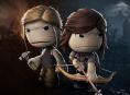 Ellie und Abby aus The Last of Us: Part II hüpfen bald als Skins durch Sackboy: A Big Adventure